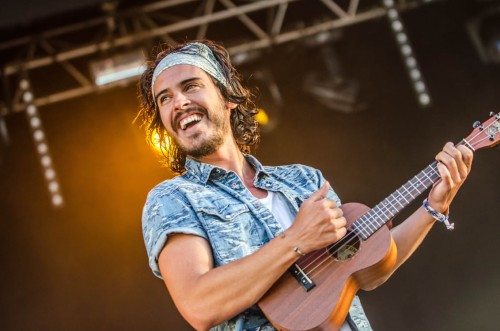 guitarist.jpg guitarist.jpg